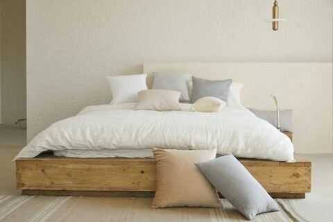 Linen bedding